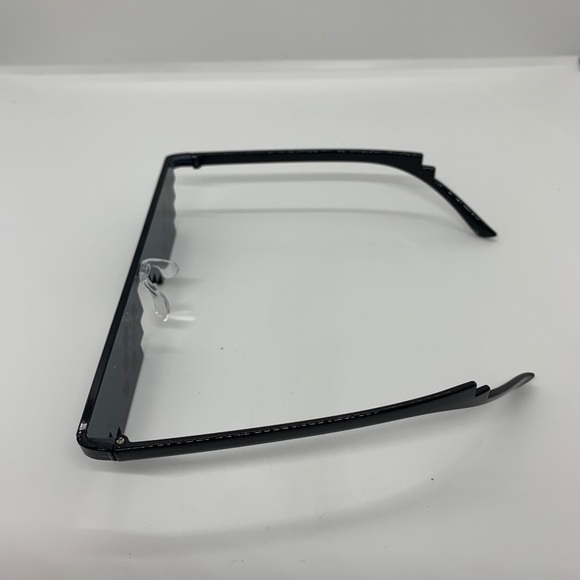 Meme 8-bit pixelated sunglasses 🕶 old school game - Picture 6 of 12